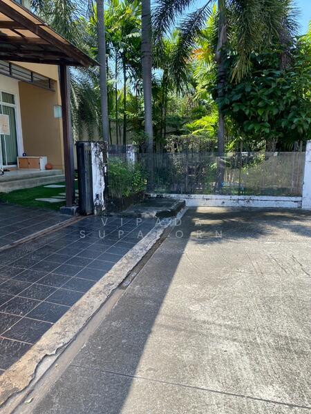 Saransiri Wongwaen-Prachauthit, Bangkok