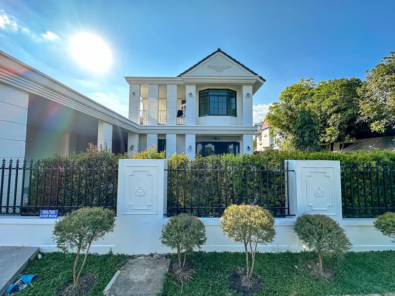 Modern Classic 4 Bed House near Chiang Mai University, Chiang Mai