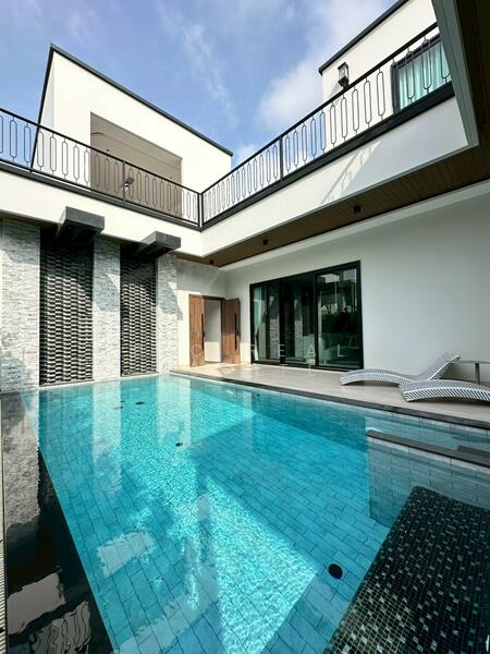Luxury Pool Villa for Sale in Thung Klom Tanman, Chon Buri (Pattaya)