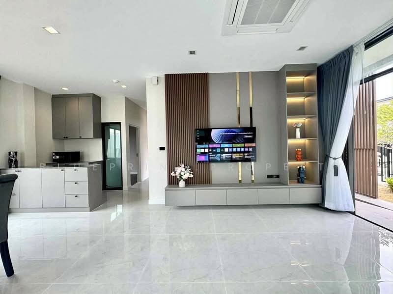 Bangkok Boulevard Bangna KM.5, Samut Prakan