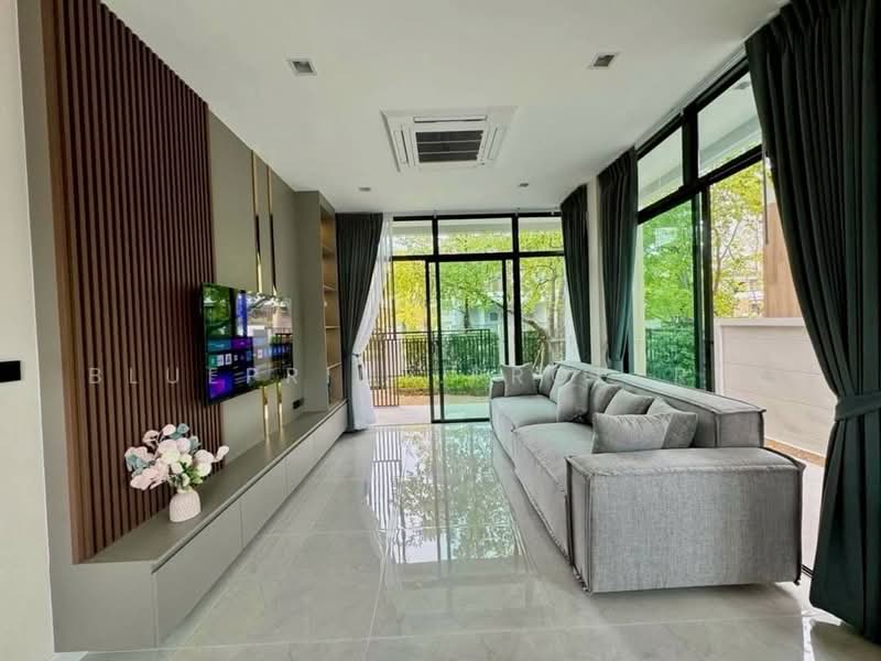 Bangkok Boulevard Bangna KM.5, Samut Prakan