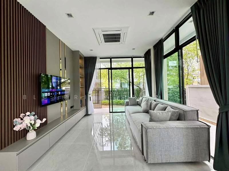Bangkok Boulevard Bangna KM.5, Samut Prakan