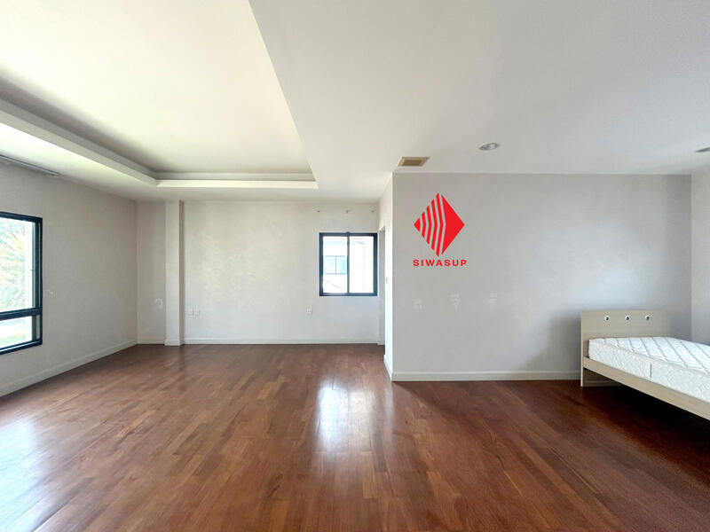 Grand Bangkok Boulevard Ratchapruek-Rattanathibet, Nonthaburi