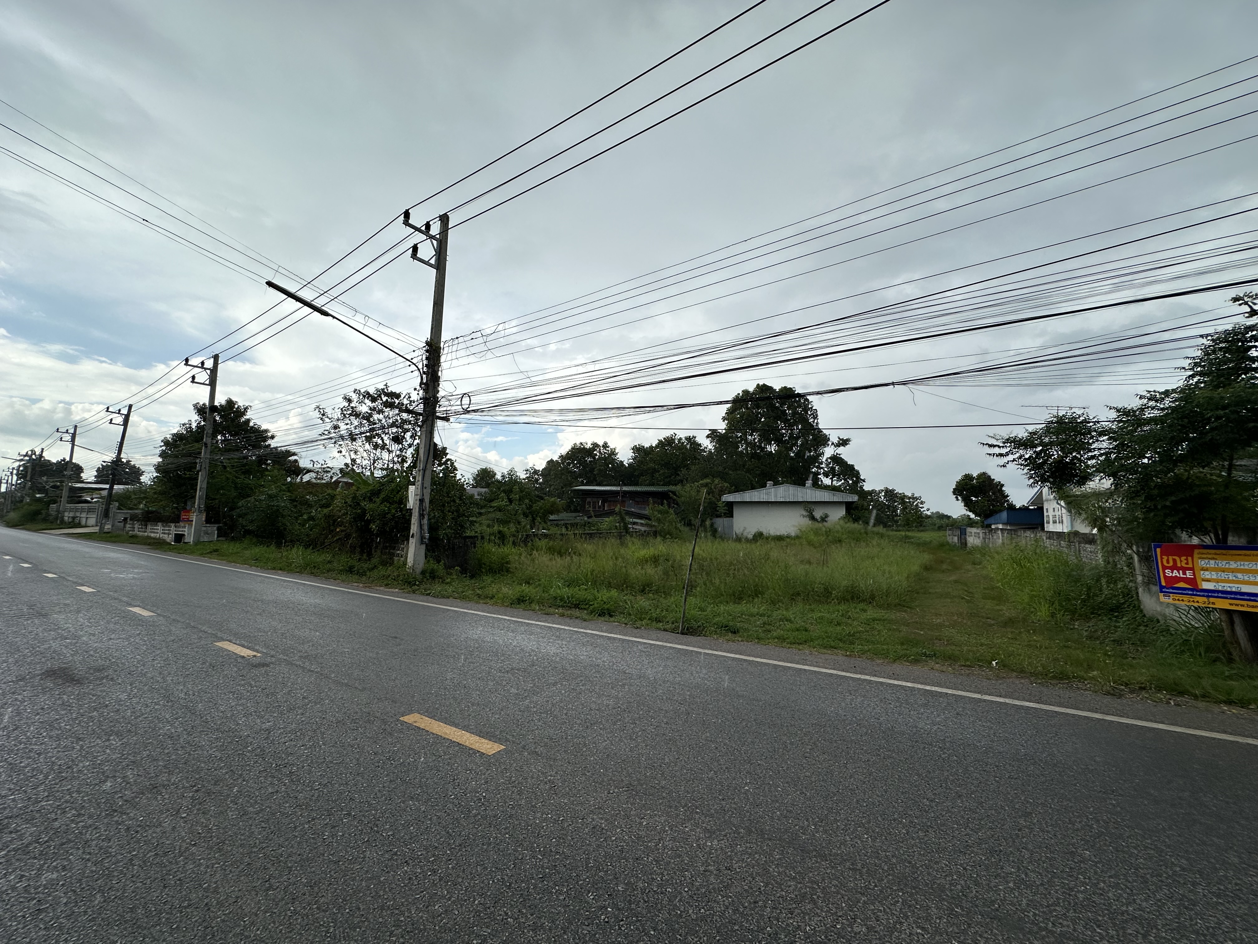 ที่ดินเปล่าพร้อมสิ่งปลูกสร้าง ถนนปักธงชัย-สุขัง นครราชสีมา