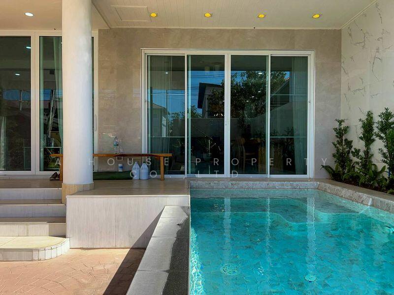 Luxury townhome for sale in South Pattaya, with integrated home office., Chon Buri (Pattaya)