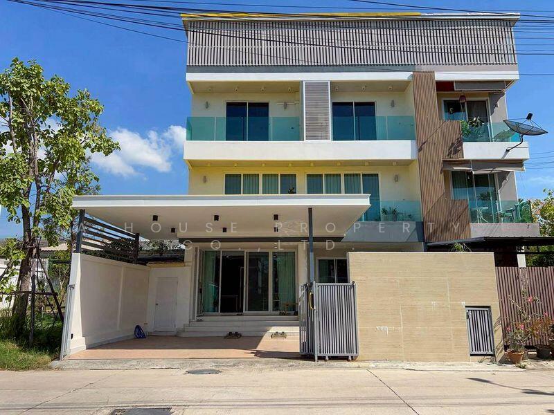Luxury townhome for sale in South Pattaya, with integrated home office., Chon Buri (Pattaya)
