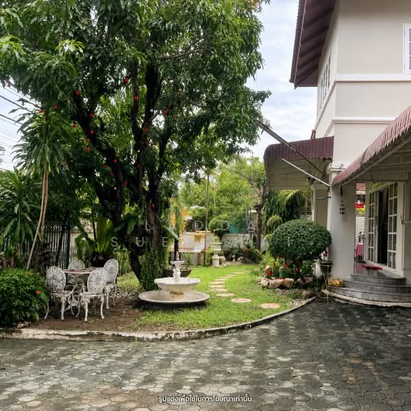 หมู่บ้านริมสวน สุขุมวิท 103, Bangkok