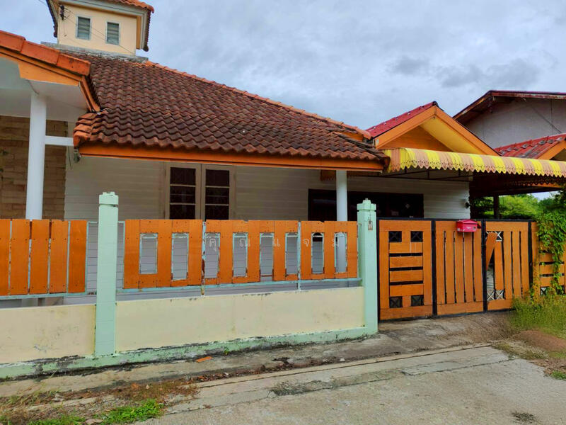 Baan Thong Thatchakan, Nakhon Pathom