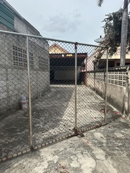 ขายบ้าน 2 ชั้น พร้อมอาคารหน้าร้าน บางเสร่ สัตหีบ ใกล้หาดบางเสร่ เหมาะลงทุนและทำธุรกิจ, Chon Buri (Pattaya)