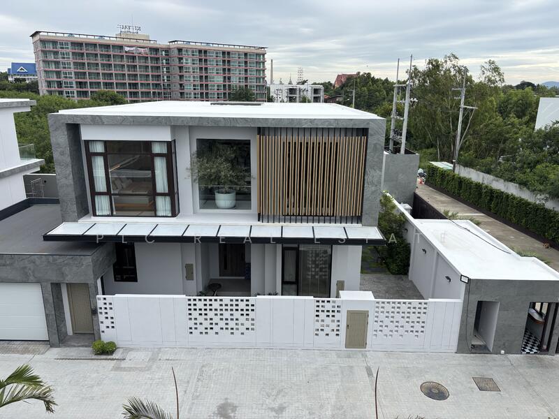 Luxury 4 Bedroom Pool Villa for Sale in Na Jomtien, Chon Buri (Pattaya)