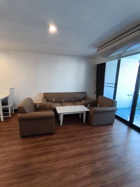 Acadamia Grand Tower, Bangkok