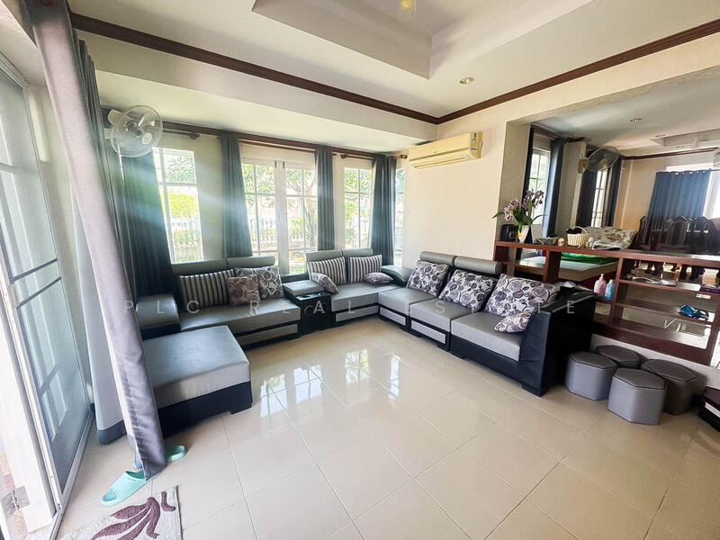 Spacious Two Storey 3 Bedroom House for Sale in Jomtien, Chon Buri (Pattaya)