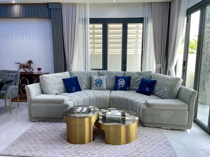 3 Bedroom Pool Villa for Sale in East Pattaya, Chon Buri (Pattaya)