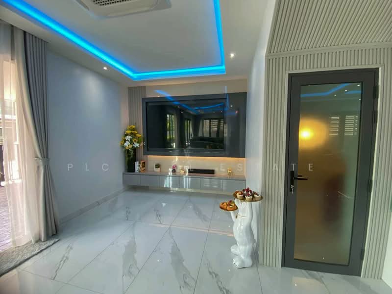 3 Bedroom Pool Villa for Sale in East Pattaya, Chon Buri (Pattaya)