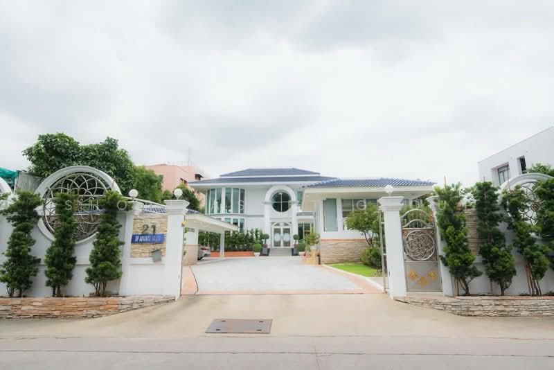 Luxury Mansion in the Rama 9 Area, Bangkok