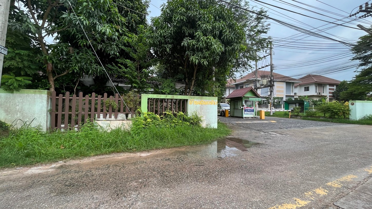 Townhouse in Bungalow Santiwipha Sriracha Chonburi
