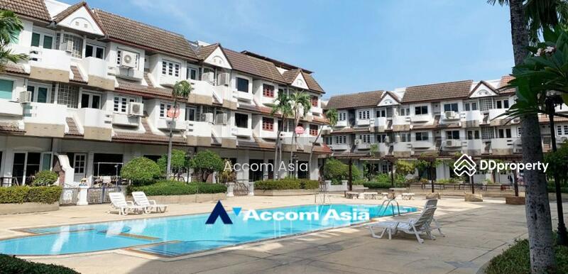 4 Bedrooms Townhouse for Sale in Sukhumvit, Bangkok near BTS Phra khanong at Regent 71 (AA33313), Bangkok