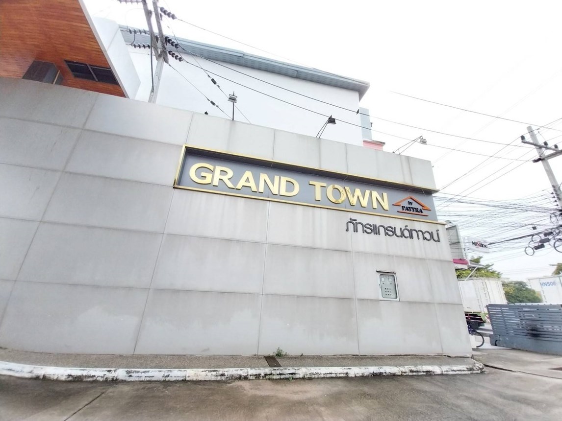 Townhouse in Pattar Grand Town, Si Racha, Chonburi