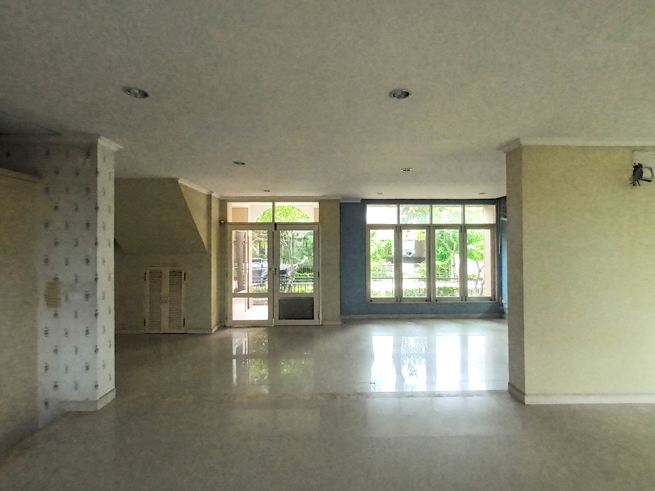 Thana Thong Eligan Home