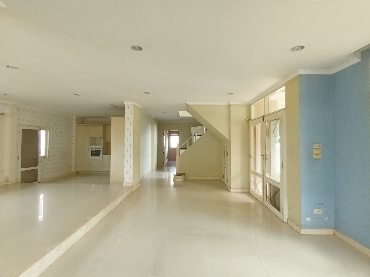 Thana Thong Eligan Home