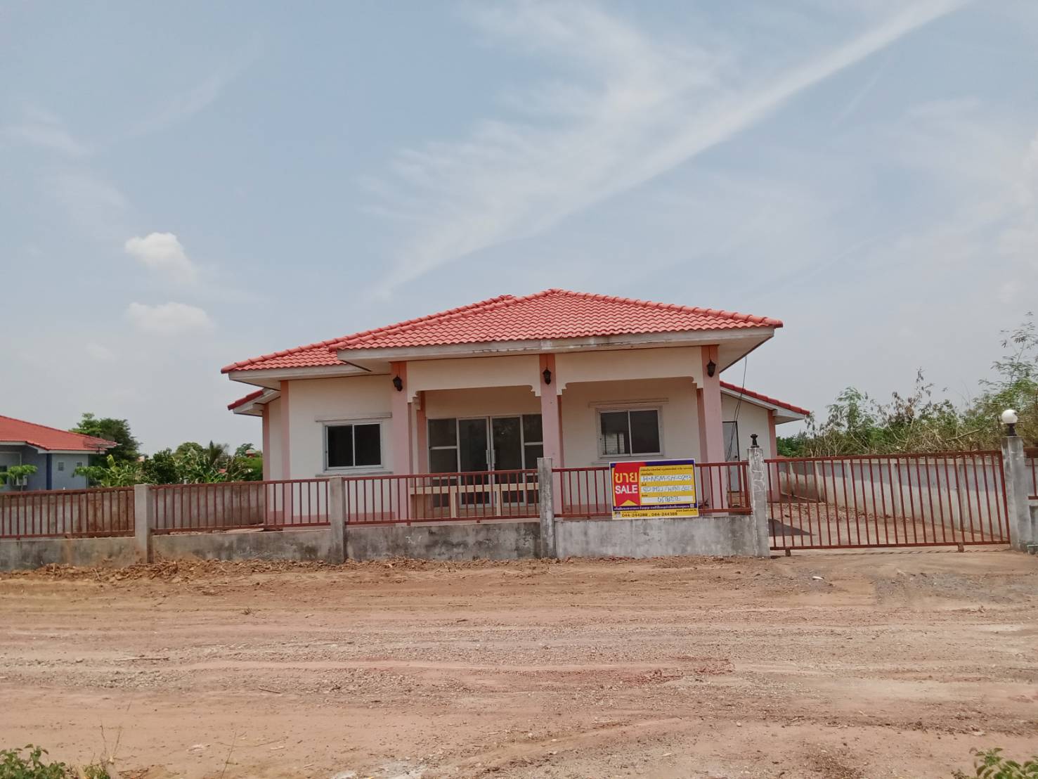 Single-Family Home in Rangchuan Land, Chokchai