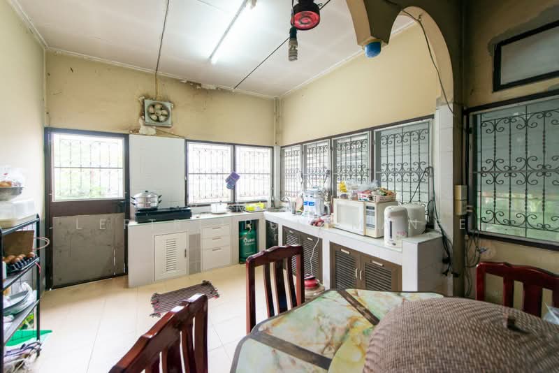 บ้านพร้อมที่ดิน ลาดพร้าว 48, Bangkok