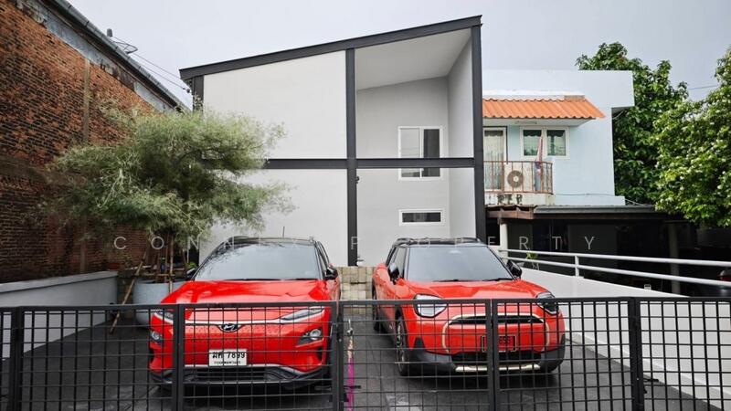 Twin House,Chokchai 4,Soi 50,Yeak 6, Bangkok