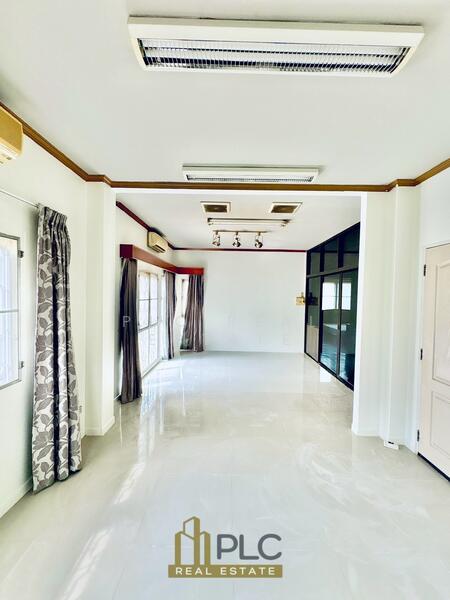 House for Sale 4 Bedrooms Near Jomtien Beach, Chon Buri (Pattaya)