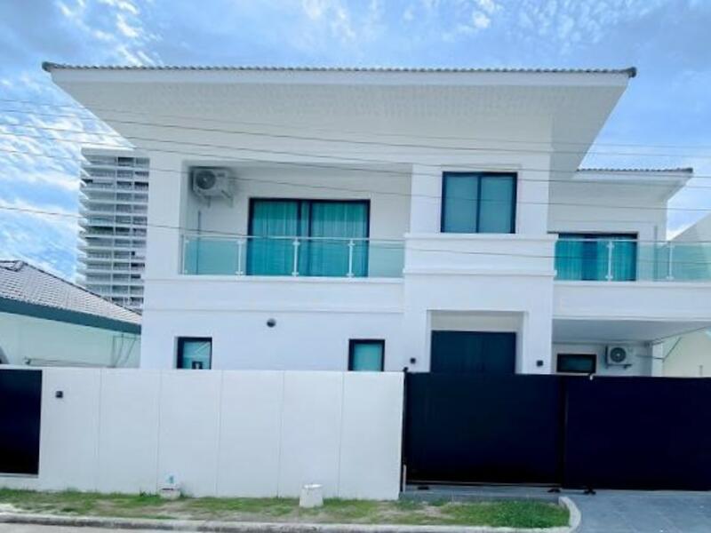 Luxury 5 Bedroom Pool Villa in Jomtien, Chon Buri (Pattaya)
