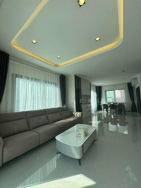 Luxury 3 Bedroom House for Sale in East Pattaya, Chon Buri (Pattaya)