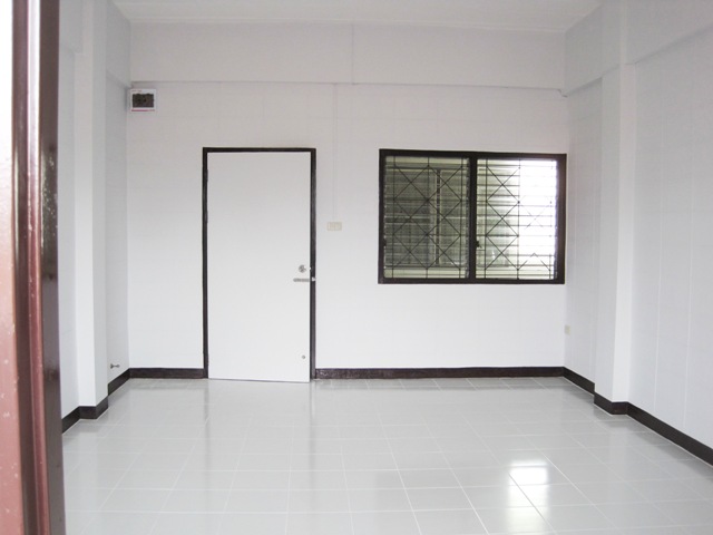 Condominium project of Nonthaburi Community Housing 2 Pak Kret, renovated.
