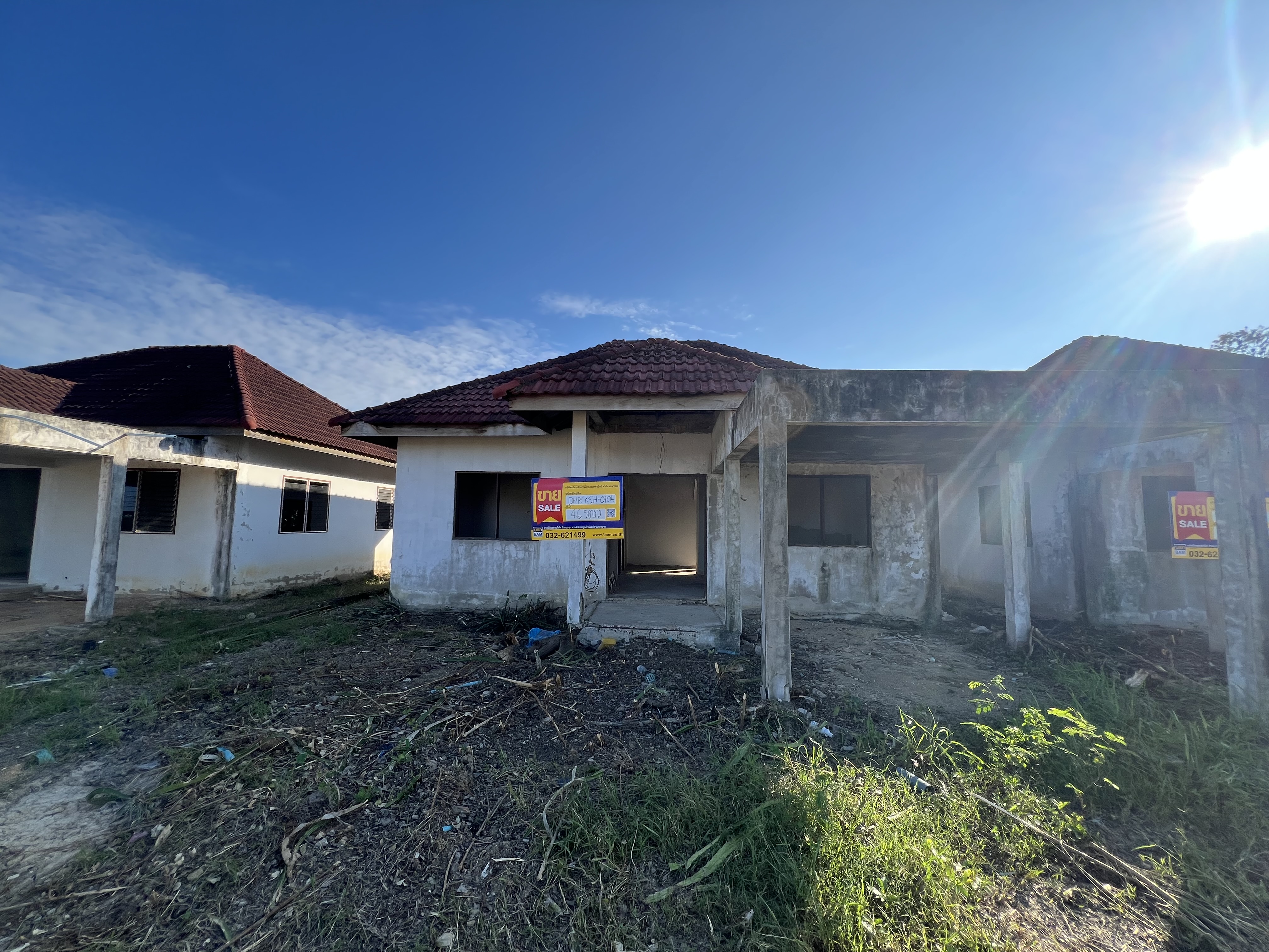 Single-story detached house, located outside the village.