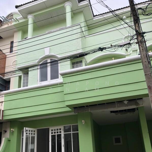 3-Bedroom Townhouse, Bangkok