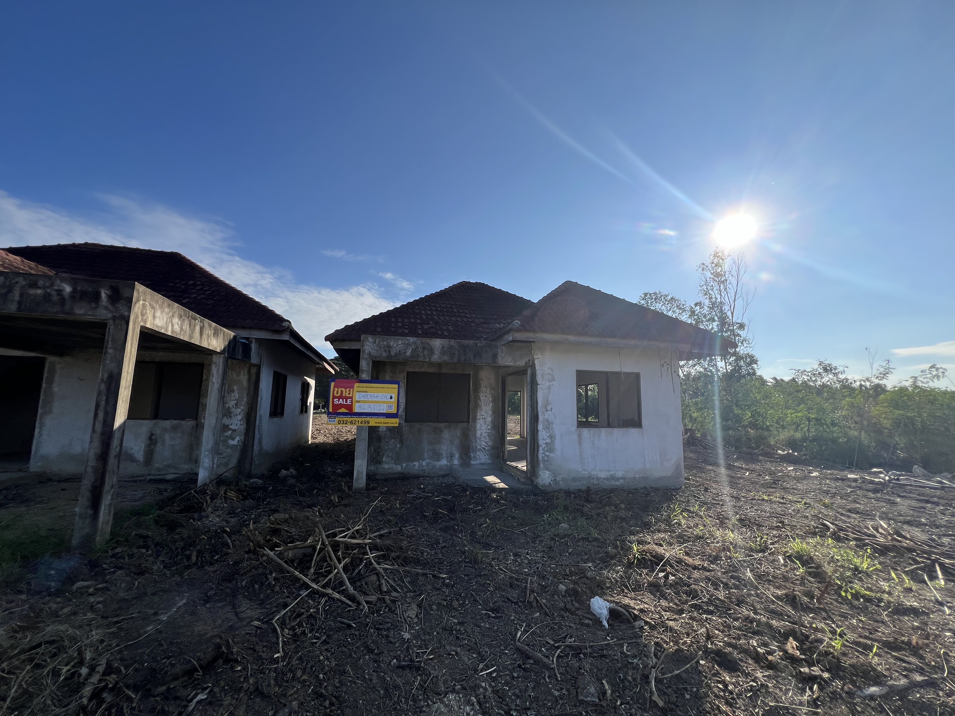 Single-story detached house, located outside the village.