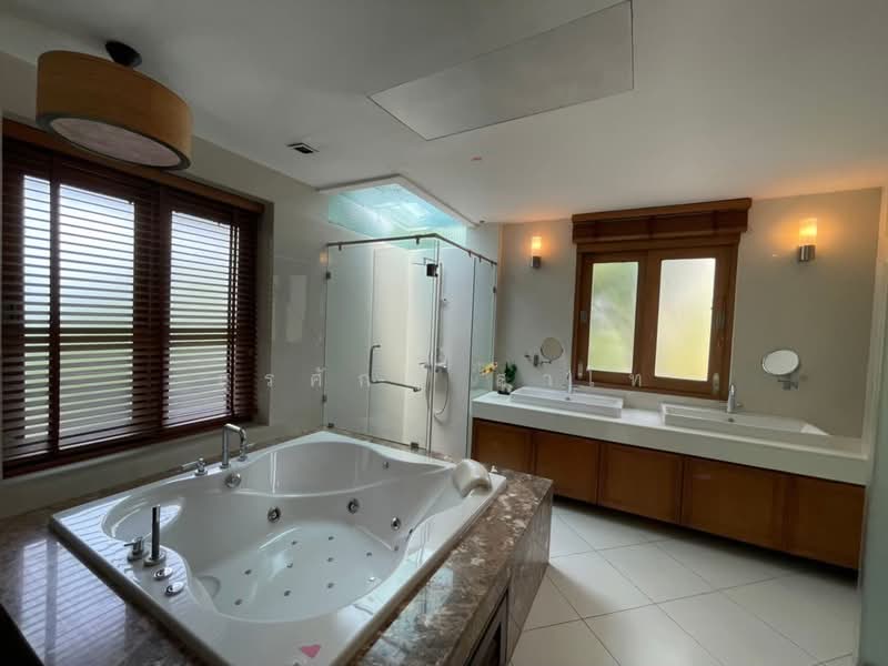 Beach Front House North Pattaya stunning view of the Sanctuary Truth 5bedrooms7bathrooms, Chon Buri (Pattaya)