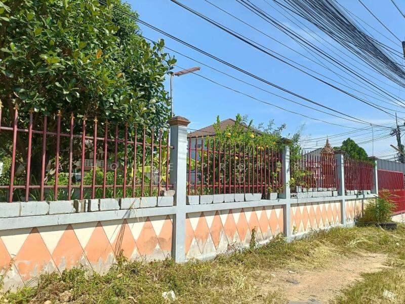 Land for sale with buildings, Chak Yai Chin Road 2, Thung Sukhla, Sriracha, Chon Buri (Pattaya)
