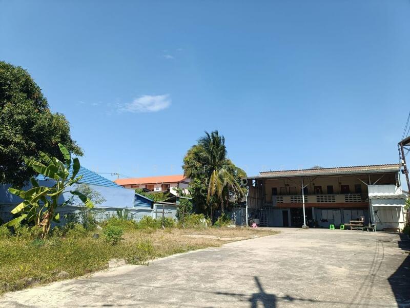 Land for sale with buildings, Chak Yai Chin Road 2, Thung Sukhla, Sriracha, Chon Buri (Pattaya)