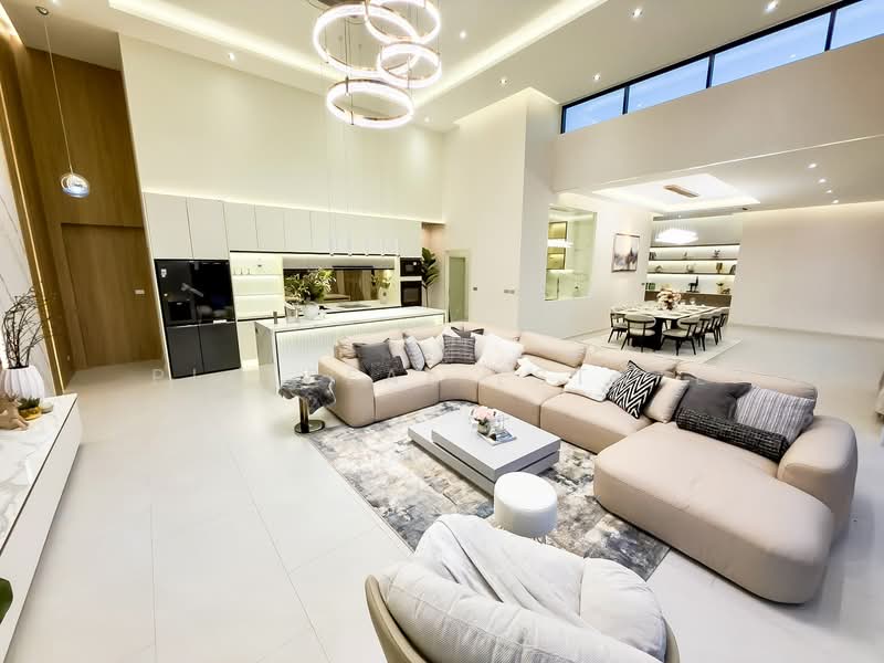 Pool Villa for Sale East Pattaya Luxury 4 Bedroom High Ceiling, Chon Buri (Pattaya)