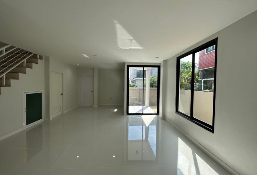 บ้านเดี่ยว โครงการบ้านร็อคการ์เด้น แอร์พอร์ต สุวรรณภูมิ 2 :ปรับปรุงใหม่