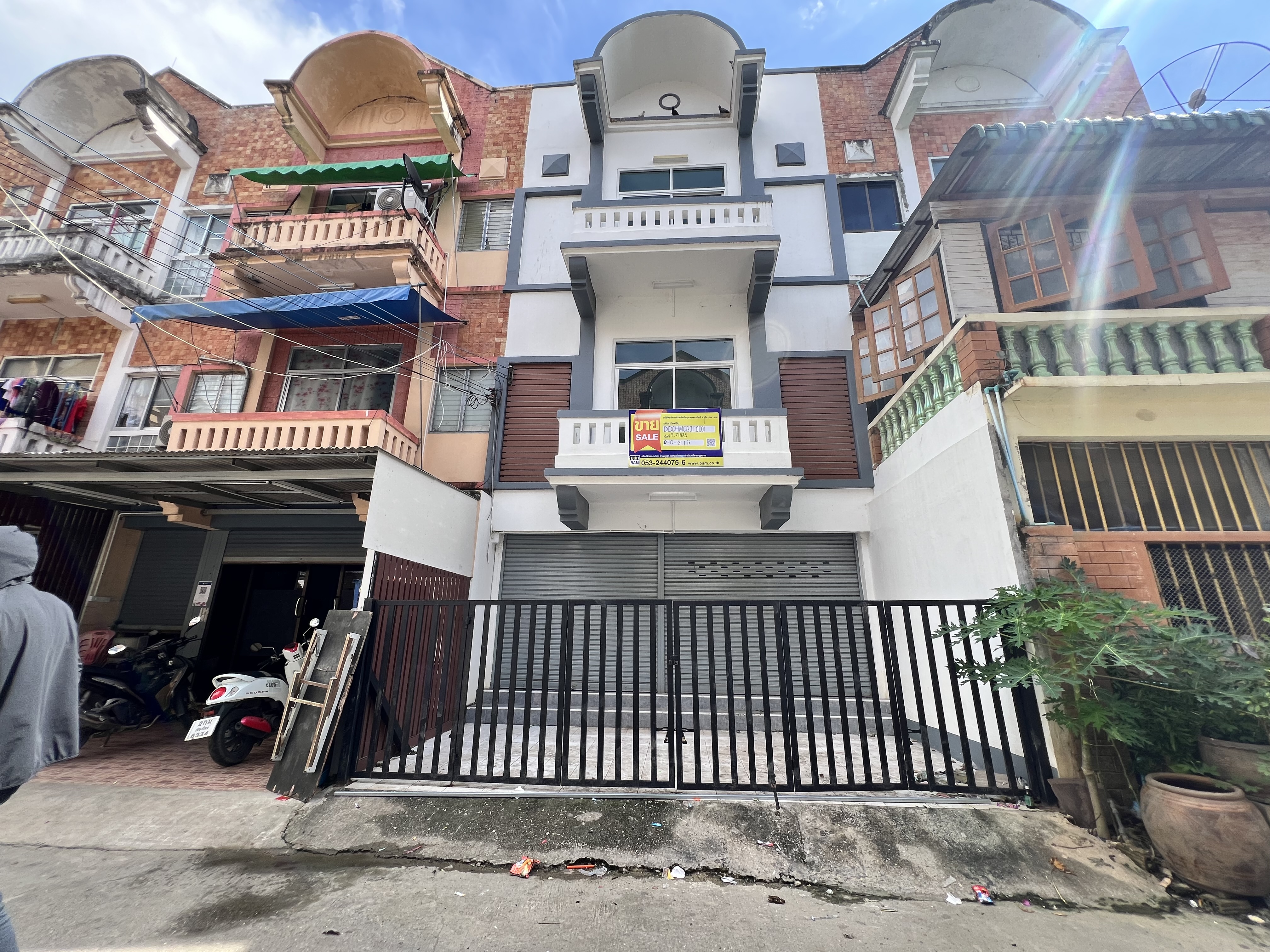 Commercial Townhouse, Chiang Mai: Completely Renovated Luxury Property
* 3 ชั้น = 3 stories
* ปรับปรุงใหม่ = Completely Renovated