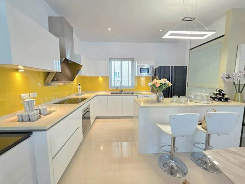 4 Bedroom Pool Villa for Sale in Jomtien Pattaya, Chon Buri (Pattaya)