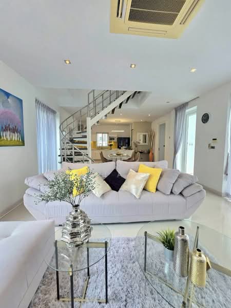 4 Bedroom Pool Villa for Sale in Jomtien Pattaya, Chon Buri (Pattaya)
