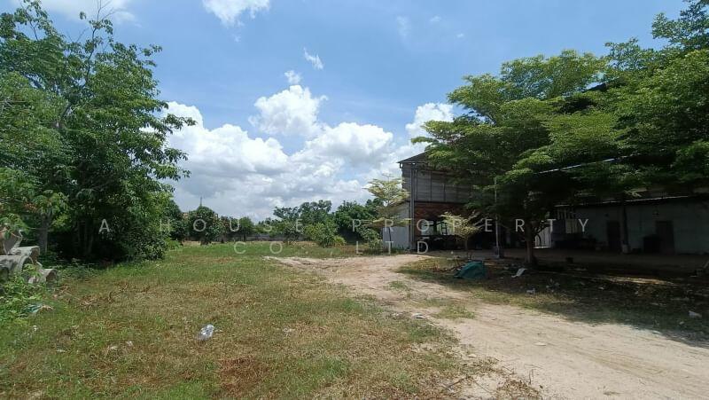 Land for sale in Takhian Tia, Bang Lamung, with buildings, Chon Buri (Pattaya)