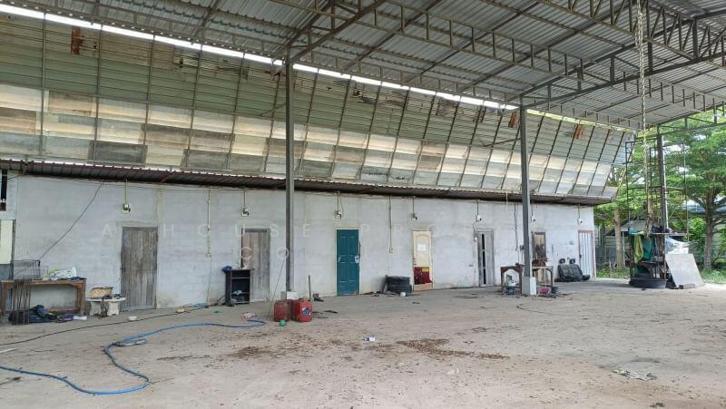 Land for sale in Takhian Tia, Bang Lamung, with buildings, Chon Buri (Pattaya)