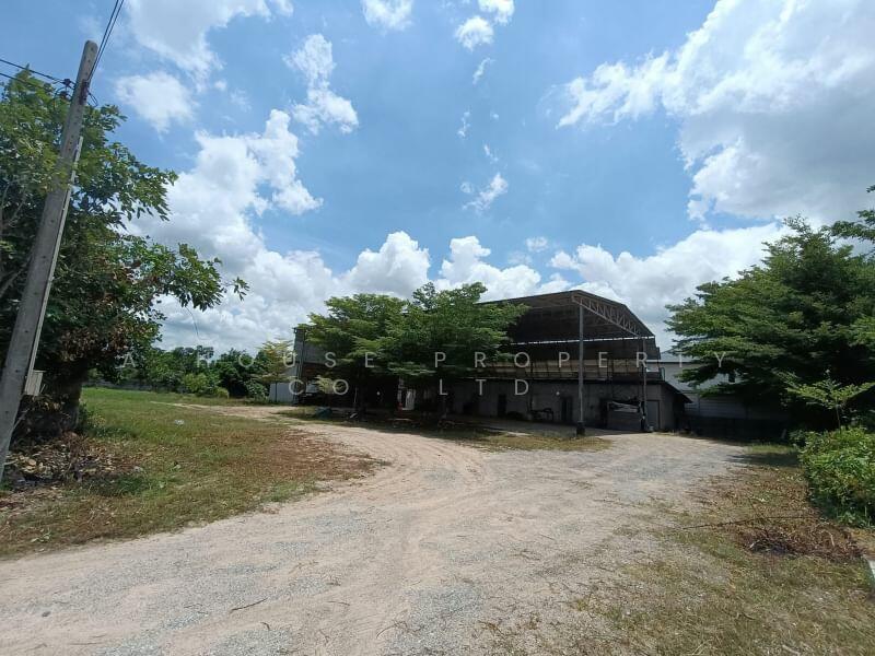 Land for sale in Takhian Tia, Bang Lamung, with buildings, Chon Buri (Pattaya)