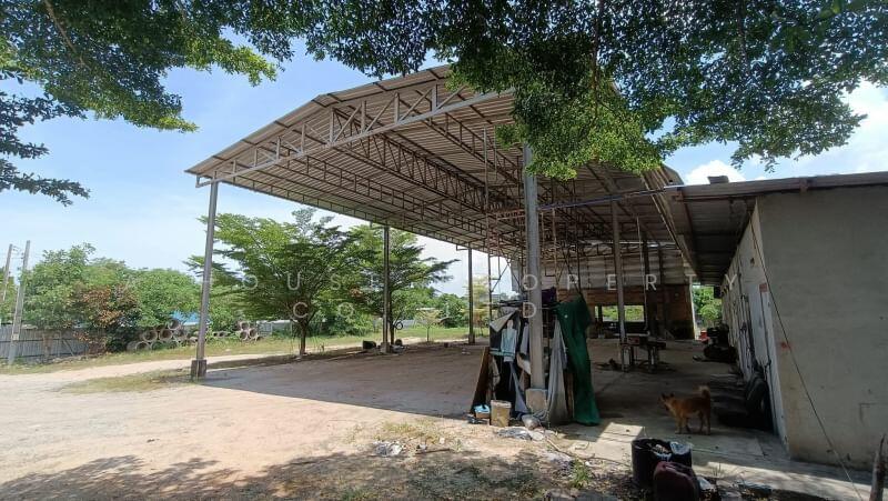 Land for sale in Takhian Tia, Bang Lamung, with buildings, Chon Buri (Pattaya)