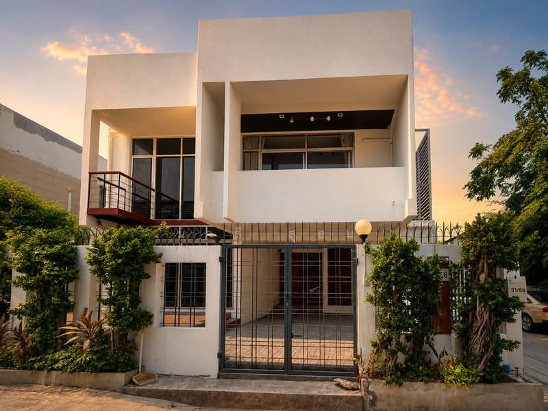 Baan Areesamphan Soi 4, Bangkok