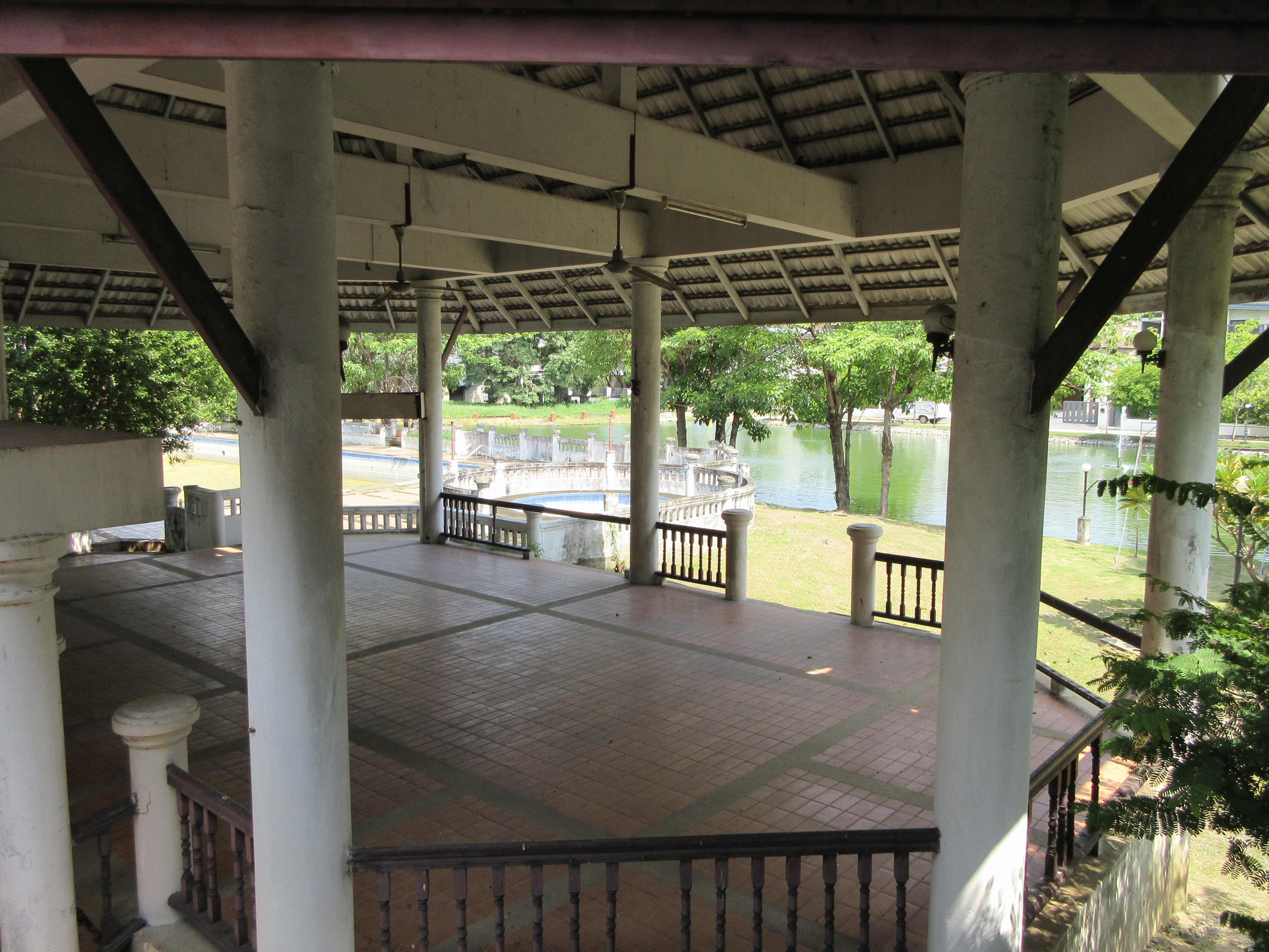 พื้นที่ส่วนกลาง โครงการกฤษดานคร 14 (สโมสร-สระว่ายน้ำ , สนามเทนนิส)