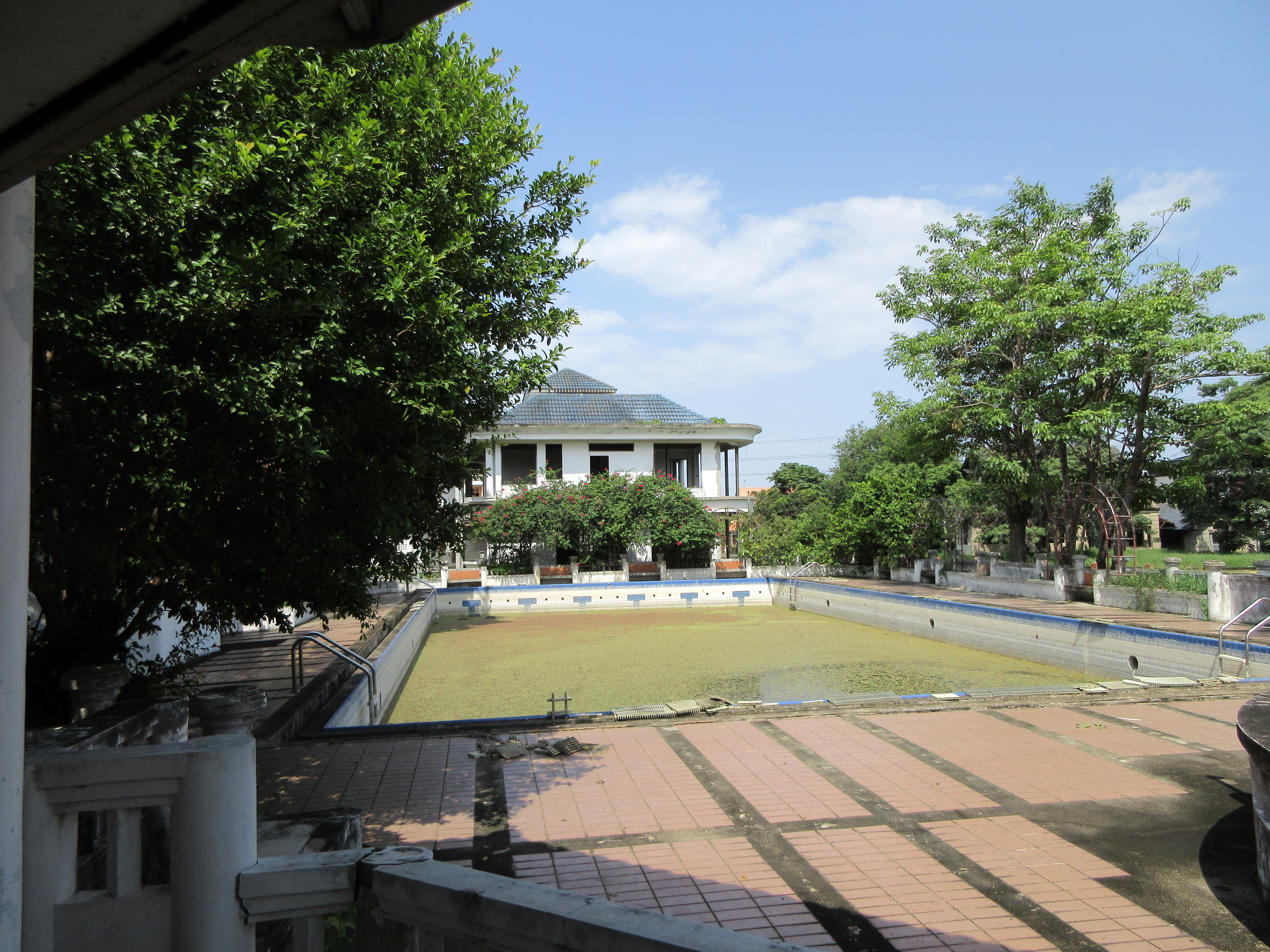 พื้นที่ส่วนกลาง โครงการกฤษดานคร 14 (สโมสร-สระว่ายน้ำ , สนามเทนนิส)