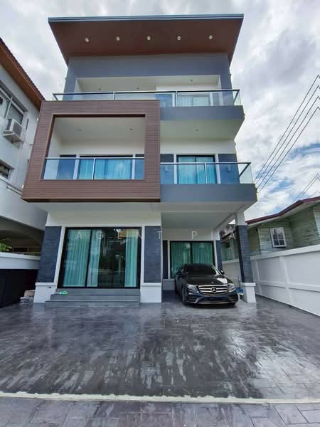 For Sale: 3-Story Detached House, Sukhumvit 65 (Ekkamai), near BTS Ekkamai (SPSAD4048), Bangkok